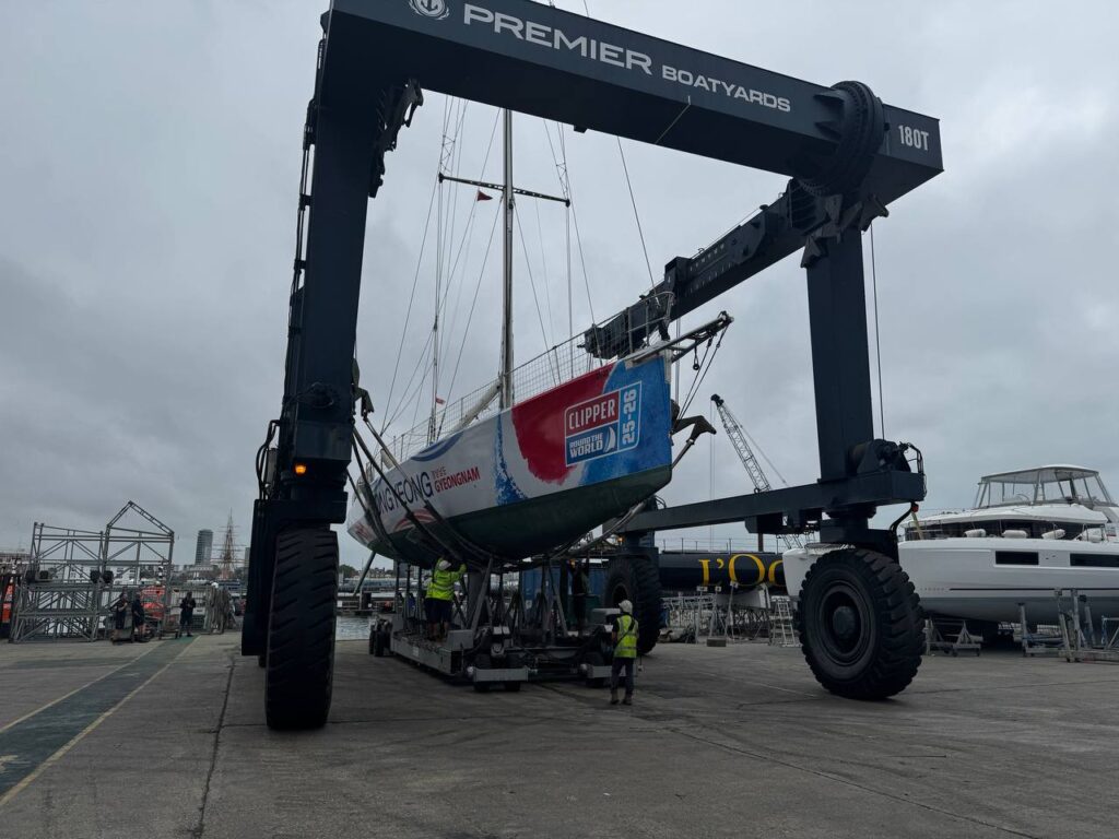 CV23 mit Tongyeong Bemalung auf dem Werftgelände.